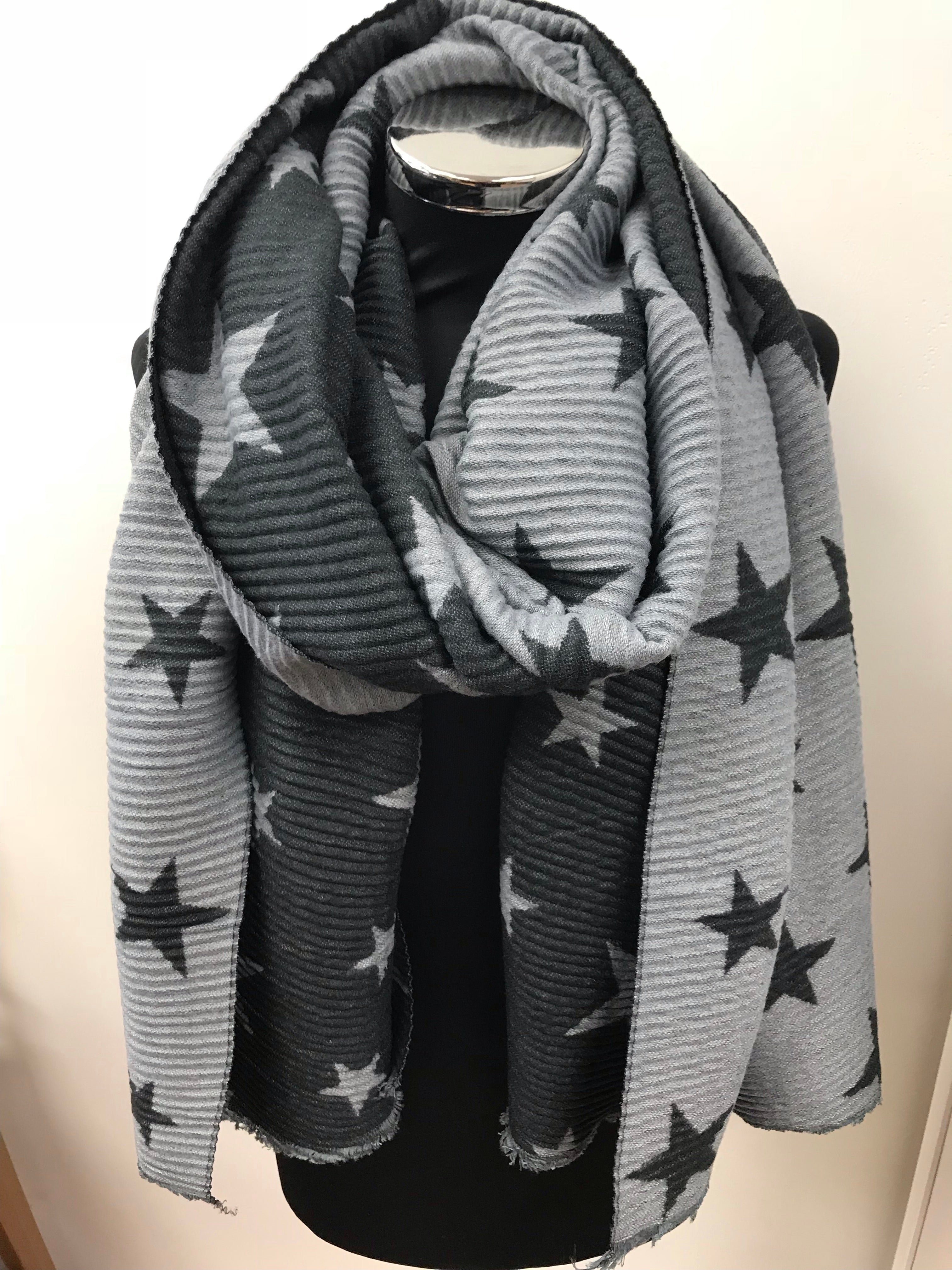 Reversible Star Print Ripple Effect Soft Scarf